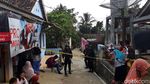Polisi Bersenjata Jaga Rumah Kontrakan Penyerang Wiranto
