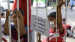 Potret Para Pencari Suaka Gelar Tikar di Depan Kantor UNHCR