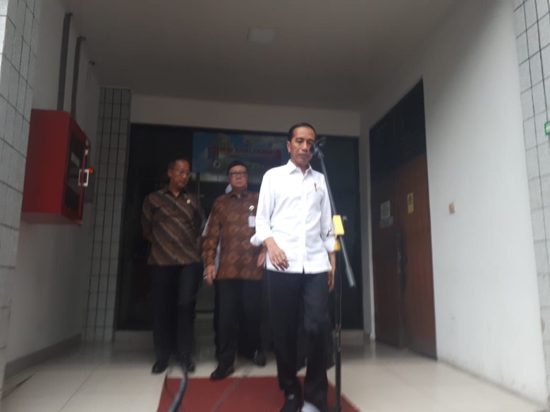 Jokowi Sebut Wiranto Ditusuk Teroris Jokowi Sebut Wiranto Ditusuk Teroris