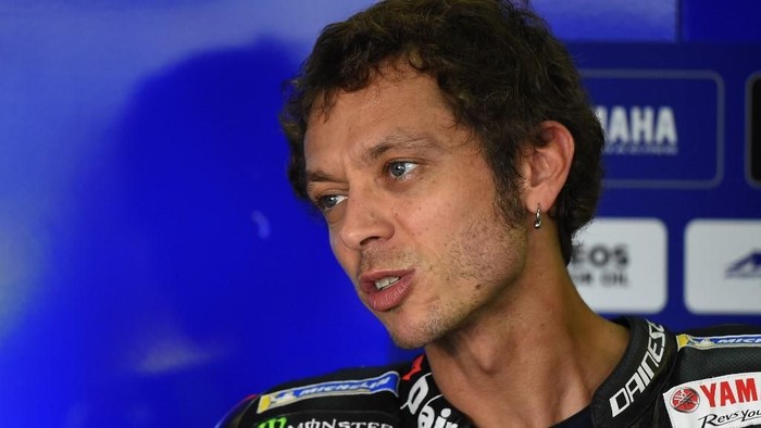 Monster Energy Yamahas Italian rider Valentino Rossi looks on during the first MotoGP free practice session of the Moto Grand Prix of Aragon at the Motorland circuit in Alcaniz on September 20, 2019. (Photo by JOSE JORDAN / AFP)