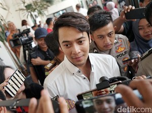 Pacar Tak Cemburu Kriss Hatta Dekat dengan Kumalasari