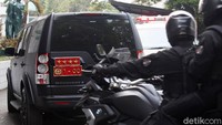 Setibanya di RSPAD, Wiranto langsung dilarikan ke Ruang Instalasi Gawat Darurat (IGD). Wiranto akan menjalani perawatan intensif pasca tertusuk bagian perutnya.