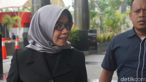 Eni Maulani Saragih di gedung KPK, Kamis (10/10/2019)