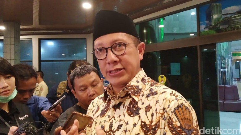 Mantan Menag Lukman Hakim Saifuddin Datangi KPK Mantan Menag Lukman Hakim Saifuddin Datangi KPK