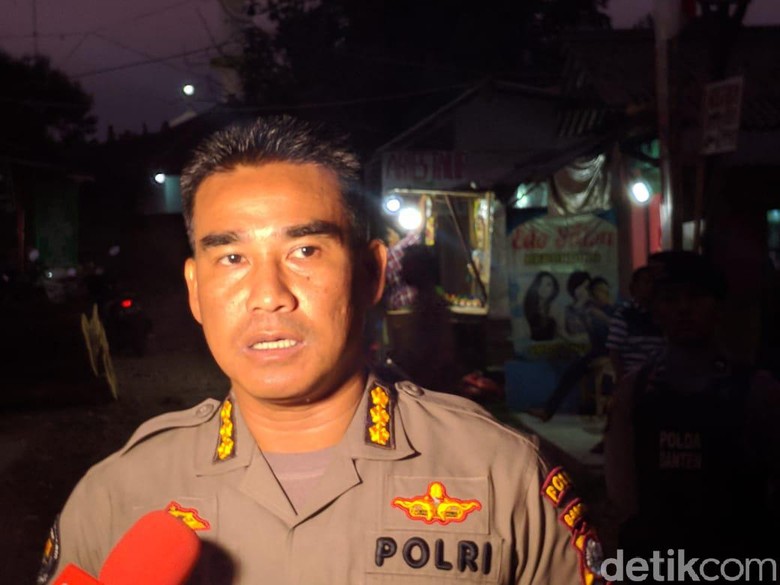 Kapolsek Menes Diserang oleh Fitria, Istri Penusuk Wiranto Kapolsek Menes Diserang oleh Fitria, Istri Penusuk Wiranto