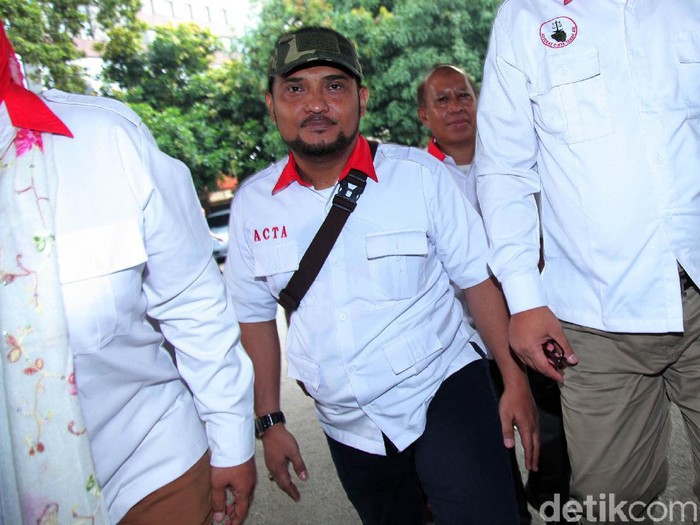Polda Metro Jaya melakukan pemeriksaan terhadap Novel Bamukmin terkait kasus penganiayaan dan penyekapan relawan Jokowi, Ninoy Karundeng, Kamis (10/10/2019).