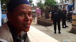 Polisi Bersenjata Jaga Rumah Kontrakan Penyerang Wiranto