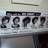 Sejak zaman dahulu, kontes kecantikan unik sudah digelar. Seperti pada foto ini terlihat ada kontes kecantikan untuk memilih Miss Subways. Foto: Wcnghj / Wikimedia Commons