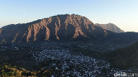 Ada dua bukit yang sering didaki oleh wisatawan sebagai pengganti pendakian ke Gunung Rinjani, yaitu Bukit Pergasingan dan Selong (Muhammad Zaky Fauzi Azhar/detikcom)