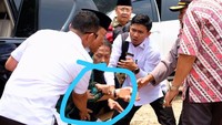 Belum diketahui pria yang mencoba menusuk Wiranto yang sedang melakukan kunjungan kerja di Pandeglang. Polisi masih mengumpulkan informasi terkini.