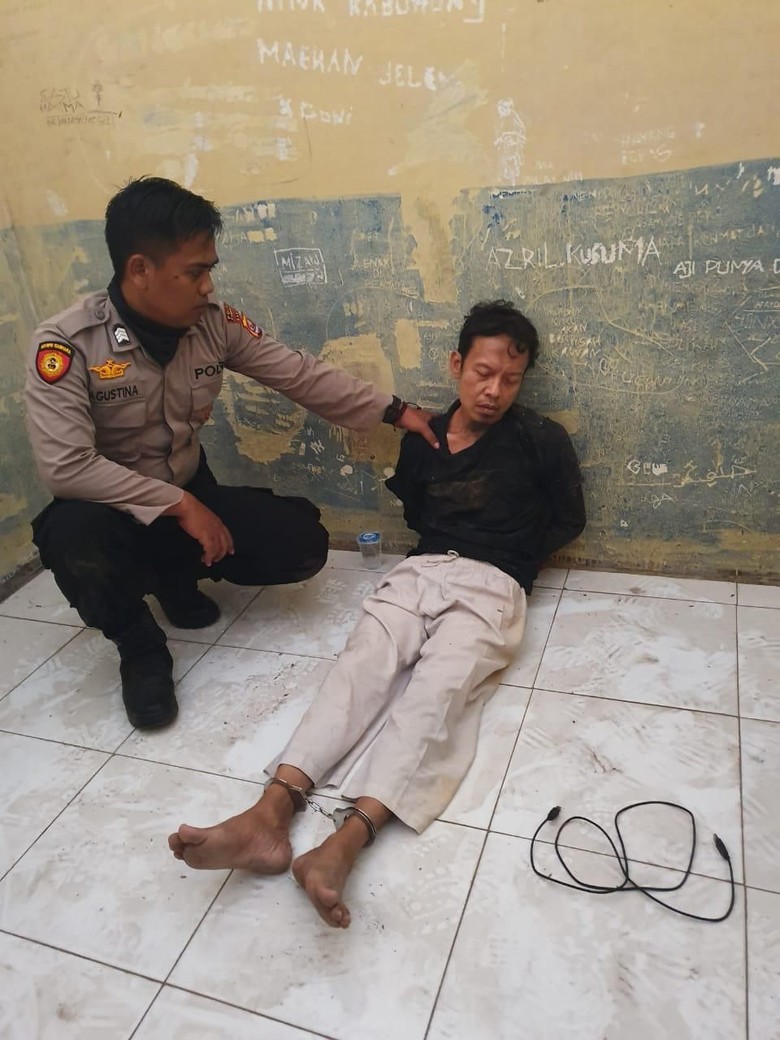 Tampang Penyerang Wiranto di Pandeglang Setelah Diringkus Tampang Penyerang Wiranto di Pandeglang Setelah Diringkus