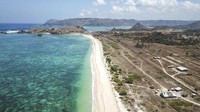 Tak hanya pembangunan sirkutnya yang menjadi sorotan, pemandangan alam di Mandalika juga mencuri perhatian. Panorama pantai Serenting sangat dekat dengan lokasi lintasan.