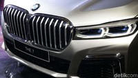 Mobil rakitan Sunter ini hadir dalam dua varian yakni, New BMW 740Li Opulence dan New BMW 730Li Sport.