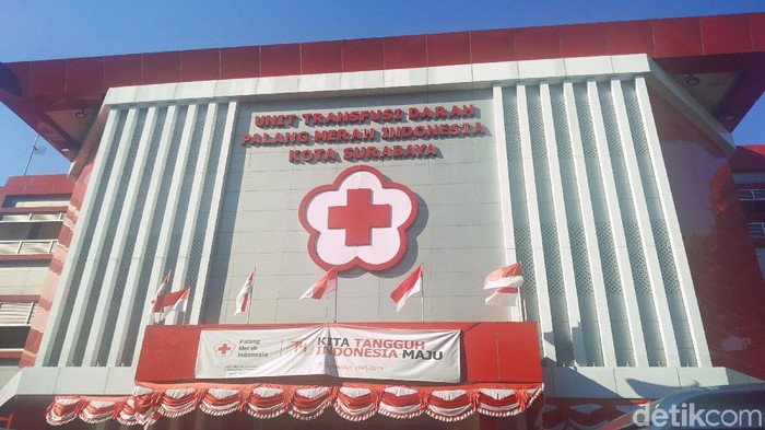 Palang Merah Indonesia (PMI) Surabaya memecahkan Rekor MURI. Penghargaan tersebut akan diserahkan dalam Peringatan HUT ke-74 PMI, Minggu (13/10).