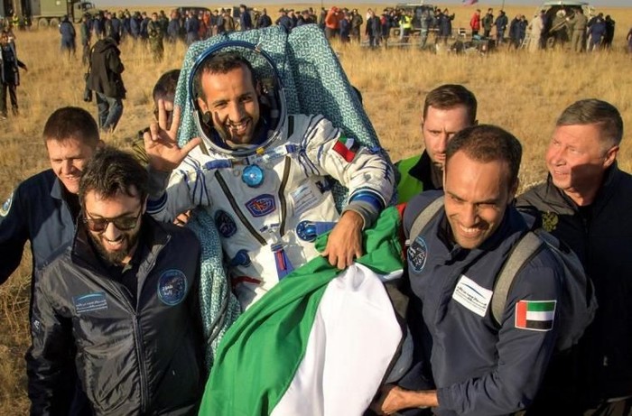 Hazza Al Mansouri saat balik ke Bumi. Foto: MBR Space Center Hazza Al Mansouri saat balik ke Bumi. Foto: MBR Space Center
