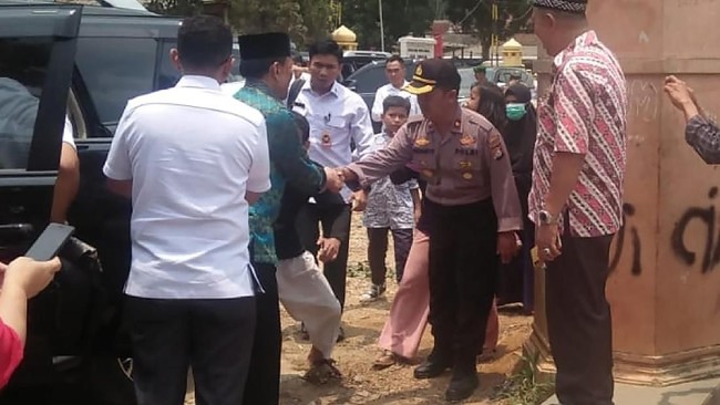 Kereta LRT Jabodebek Diangkut Via Tol, Heboh Wiranto Ditusuk