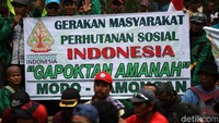 Massa petani yang berdemonstrasi ini mengatasnamakan Gerakan Masyarakat Perhutanan Sosial Indonesia.