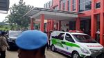 Momen Wiranto Ditandu di RSUD Pendeglang
