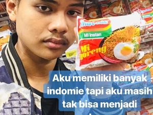 Potret Kelakuan Konyol Pria Bucin yang Pose di Supermarket