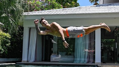 Rider MotoGP Fabio Quartararo Melepas Penat di Bali