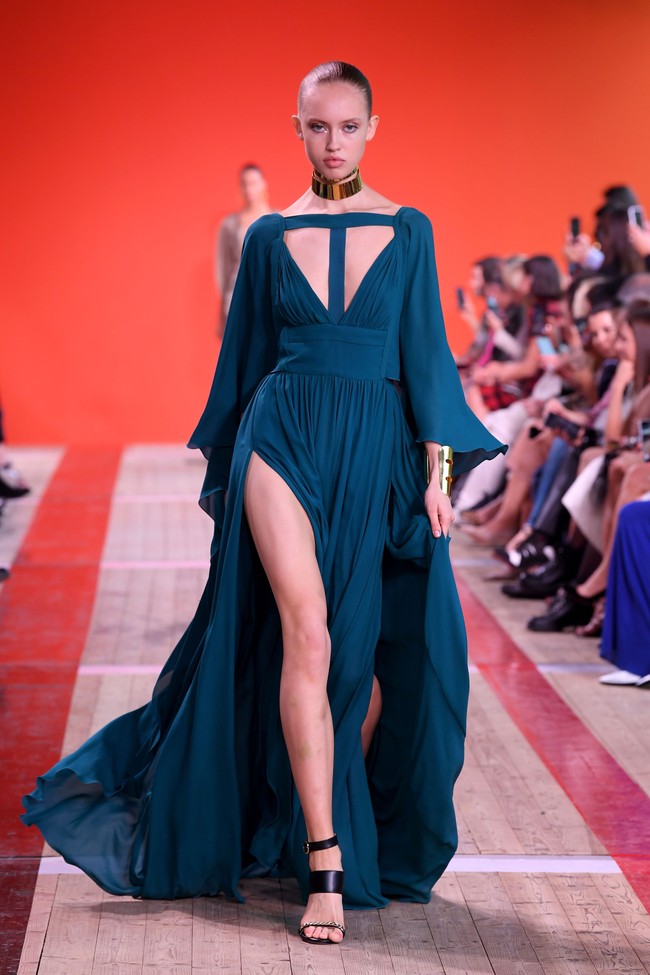 Elie Saab memeragakan koleksi gaun terbarunya di Paris Fashion Week 2020, Prancis, Sabtu (28/09/2019). Photo by Pascal Le Segretain/Getty Images