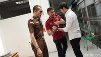 Kriss Hatta pun curiga karena awalnya ia dan Anthony Hilenaar sudah sepakat untuk berdamai. Pool/Palevi S/detikFoto.