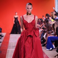 Elie Saab memeragakan koleksi gaun terbarunya di Paris Fashion Week 2020, Prancis, Sabtu (28/09/2019). Photo by Pascal Le Segretain/Getty Images