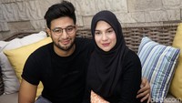Dukungan serta ucapan bela sungkawa pun ramai diberikan para netizen kepada Ammar dan Irish. Pool/Palevi S/detikFoto.