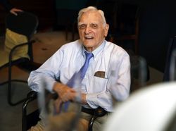 Para Penemu Baterai Ponsel yang Diganjar Nobel Kimia