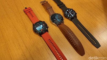 Jam tangan ini hadir dalam dua edisi yaitu Classic dengan strap kulit berwarna Pebble Brown, serta edisi Sporty dengan pilihan strap berwarna Sunset Orange dan Matte Black. (Foto: detikINET/Virgina Maulita Putri)