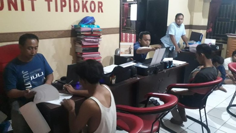 2 Anggota Polres Cilegon Dikeroyok Sekelompok Pemuda Mabuk 2 Anggota Polres Cilegon Dikeroyok Sekelompok Pemuda Mabuk
