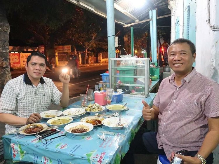 Arteria Dahlan Bukan Hanya Seru Saat Berdebat, Ia Juga Seru Saat Kulineran