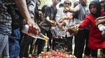 Suasana Duka Selimuti Pemakaman Korban Demo Ricuh di DPR