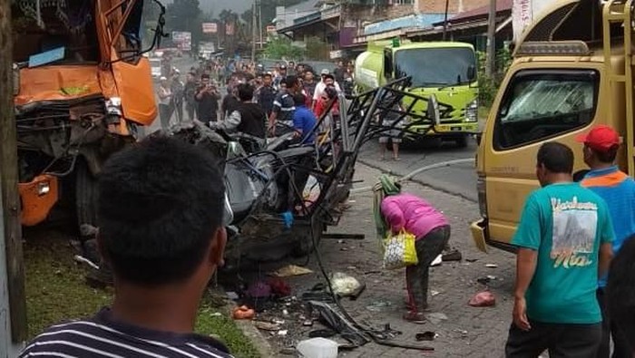 Kendaraan yang Terlibat Kecelakaan di Sumut Dipinggirkan, Lalin Lancar