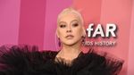 7 Artis dengan Kebiasaan Aneh, Ada yang Mandi di Teras