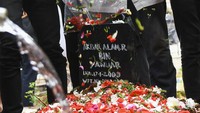 Keluarga menyebut kepala Akbar bengkak dan wajahnya tak bisa dikenali. Akbar lalu dirujuk ke RSPAD dan dirawat dalam keadaan koma sejak saat itu. Tempurung kepala Akbar disebut hancur dan ginjalnya bermasalah. Polri mengatakan Akbar jatuh dari pagar, bukan mengalami penganiayaan.
