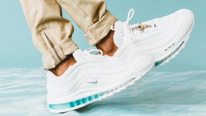 ‘Jesus Shoes’ with actual holy water inside them sell for $3,000

https://jesus.shoes/

Credit: MSCF