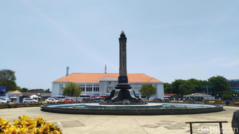 Begini Jadinya Saat Tugu Muda Semarang Kehilangan Bayang-bayangnya Begini Jadinya Saat Tugu Muda Semarang Kehilangan Bayang-bayangnya