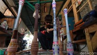 Dalam sebulan, Ardi mampu  memproduksi hingga 25 buah terompet.