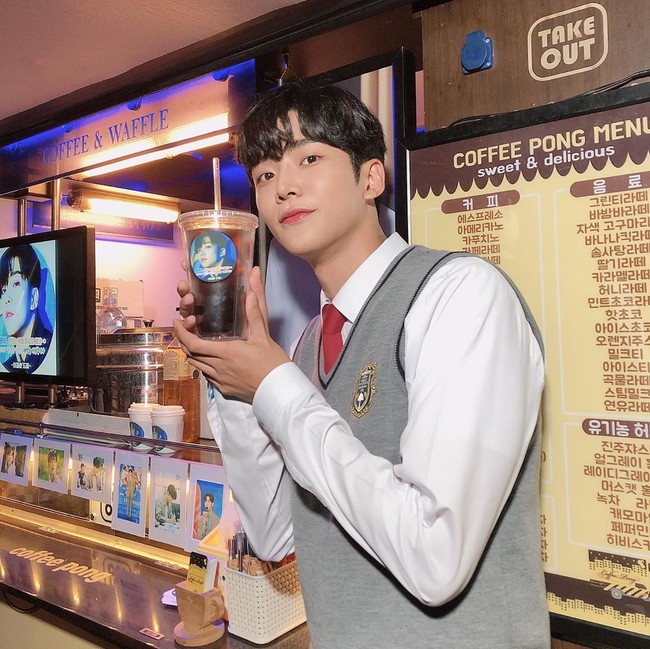 Sebelumnya Rowoon sudah sering bermain drama, sebut saja School 2017, About Time, Click Your Heart, dan Lipstick Prince. Namun akting Rowoon tampaknya baru mencuri atensi para pecinta drakor karena memang pertama kali main jadi pemain utama. Foto: Instagram