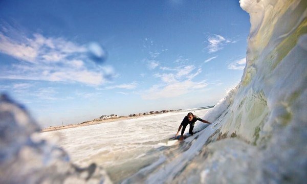 Ada banyak aktivitas yang bisa dilakukan di Outer Banks, seperti surfing (Facebook/Visit The Outer Banks) Ada banyak aktivitas yang bisa dilakukan di Outer Banks, seperti surfing (Facebook/Visit The Outer Banks)