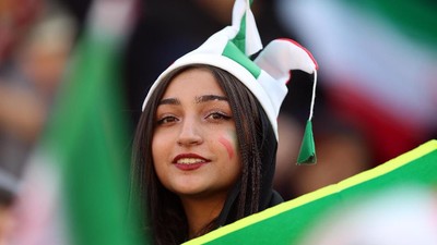 Ketika Perempuan Iran Merdeka di Dalam Stadion Sepakbola