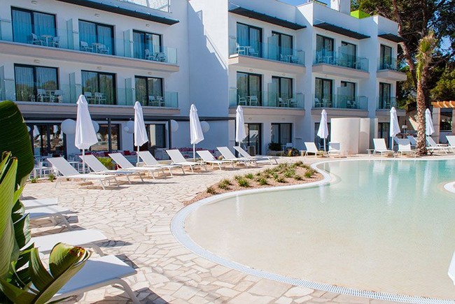 Berlokasi di kawasan Porto Cristo, Som Dona memiliki 39 kamar dengan dengan tiga pilihan ruangan. Pengunjungnya pun dibatasi. Hanya boleh wanita berusia 14 tahun ke atas. Foto: Dok. Som Dona