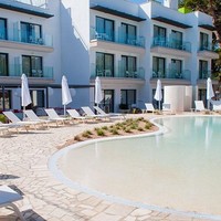 Berlokasi di kawasan Porto Cristo, Som Dona memiliki 39 kamar dengan dengan tiga pilihan ruangan. Pengunjungnya pun dibatasi. Hanya boleh wanita berusia 14 tahun ke atas. Foto: Dok. Som Dona