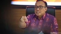 Syahrial Alamsyah alias Abu Rara menusuk Menko Polhukam Wiranto karena terpicu ditangkapnya ketua JAD Bekasi, Fazri Pahlawan alias Abu Zee Ghuroba beberapa hari lalu. Ia pun lalu mengajak istrinya, Fitria untuk melakukan amaliah.