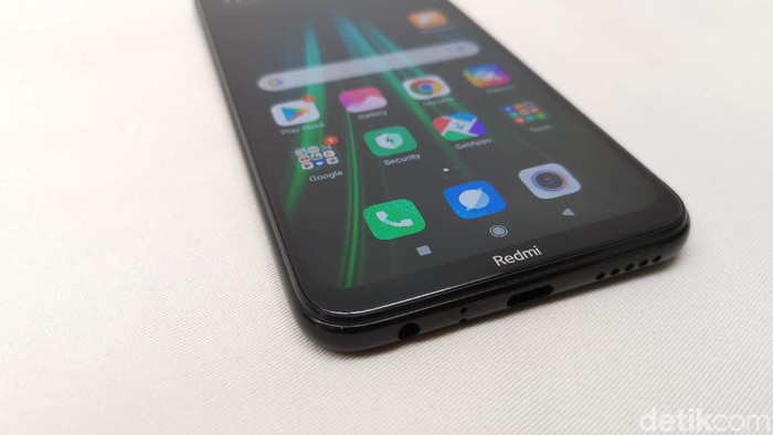 Ponsel Xiaomi Redmi. Foto: detikINET/Anggoro Suryo Jati Ponsel Xiaomi Redmi. Foto: detikINET/Anggoro Suryo Jati