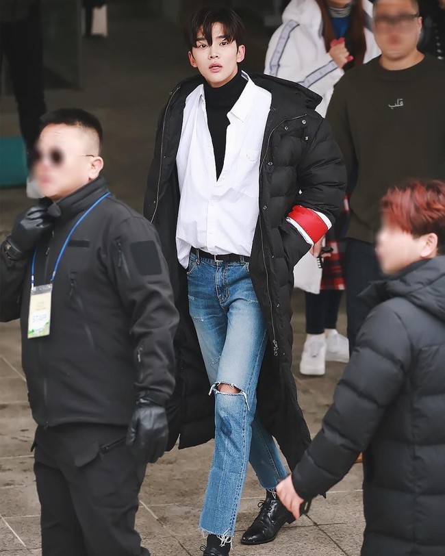 Selain pandai menari dan menyanyi juga akting, tak dipungkiri jika Rowoon memiliki penampilan fisik menarik. Foto: Instagram