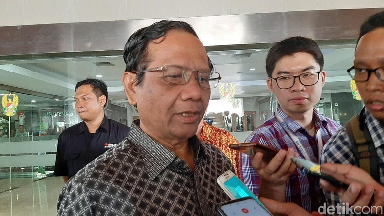 Mahfud Md Sebut Usus Wiranto Kena Tusukan Mahfud Md Sebut Usus Wiranto Kena Tusukan