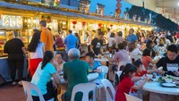 Singapura menduduki urutan teratas. Budaya street food memang kental di sini. Apalagi dengan kehadiran ratusan hawker center alias pusat makanan kaki lima. Menunya beragam seperti carrot cake, chicken rice, sampai char kway teow. Foto: iStock