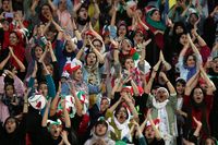 Ekspresi Kegembiraan Wanita Iran yang Dibolehkan Nonton Bola Setelah 38 Tahun